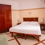 Russo Palace Hotell 4*