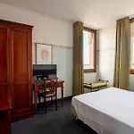 Russo Palace Hotell