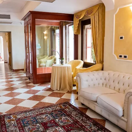 Russo Palace Hotel 4*