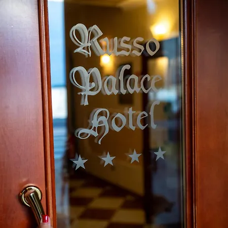 Russo Palace מלון