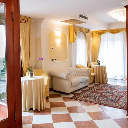 מלון Russo Palace 4*