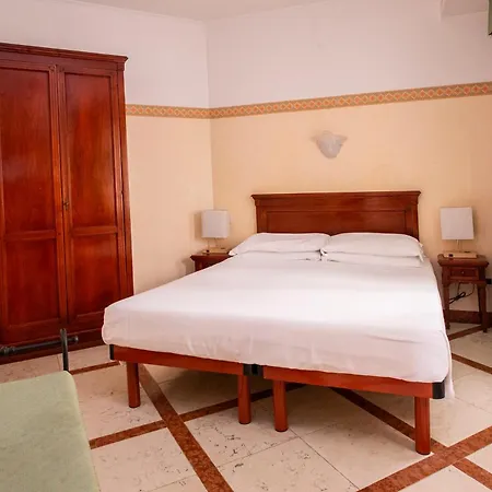 Russo Palace מלון 4*