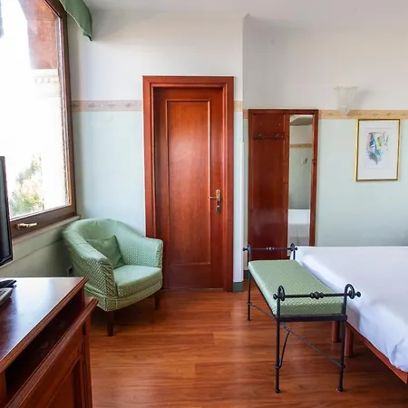 Russo Palace Hotel