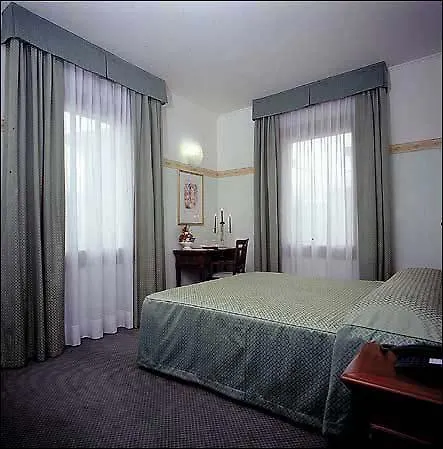 מלון Russo Palace