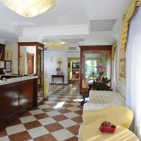 Russo Palace Hotel 4*