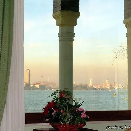 Russo Palace Hotel 4*