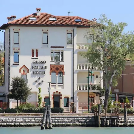 Russo Palace Hotel
