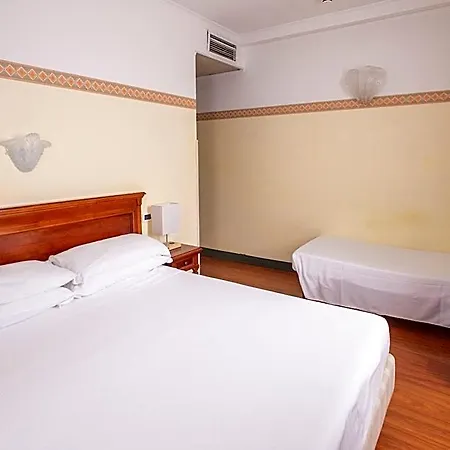 Russo Palace מלון 4*