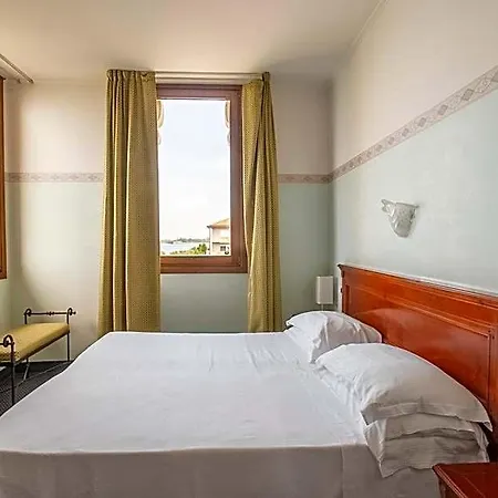 מלון Russo Palace