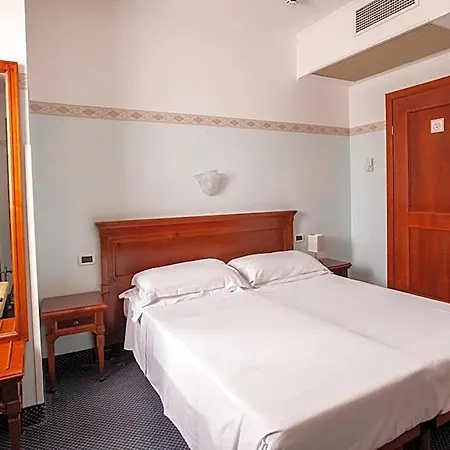 Russo Palace מלון 4*