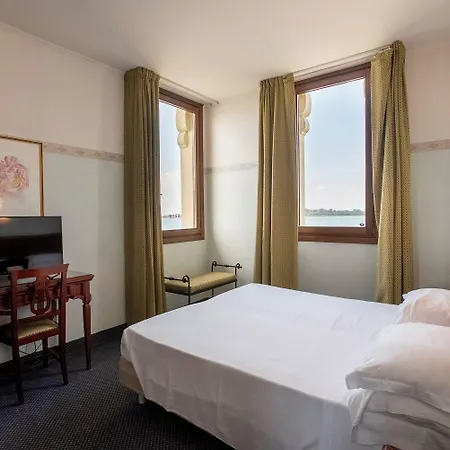 Russo Palace Hotel 4*