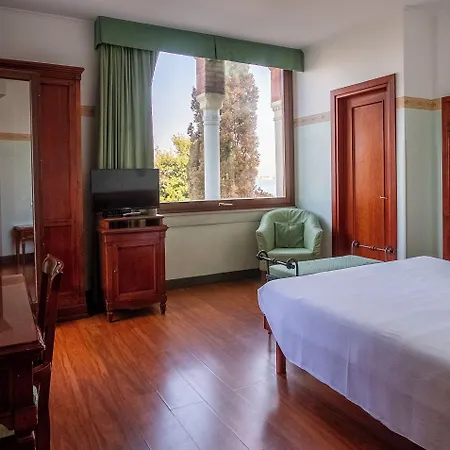 Russo Palace Hotel 4*