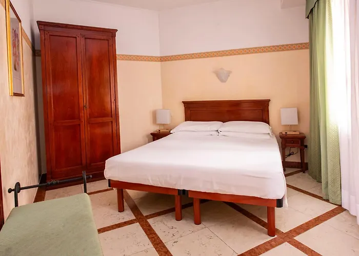 Russo Palace Hotel 4*
