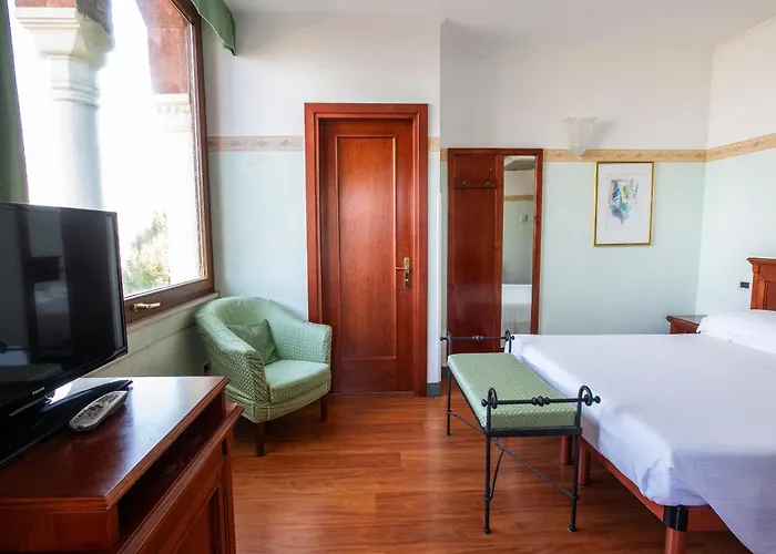 Russo Palace Hotel