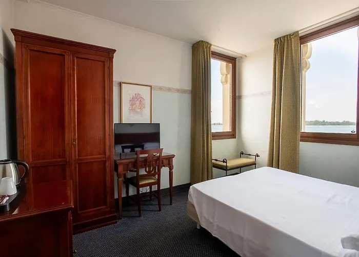Russo Palace Hotel