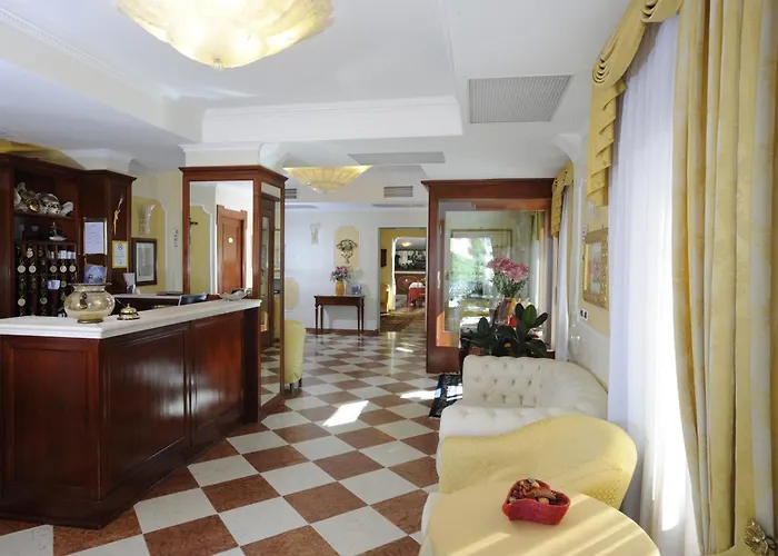 Russo Palace Hotel 4*