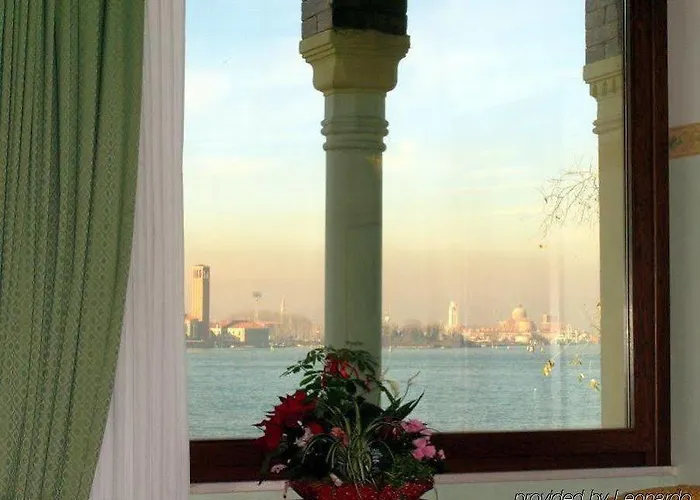 Russo Palace Hotel 4*